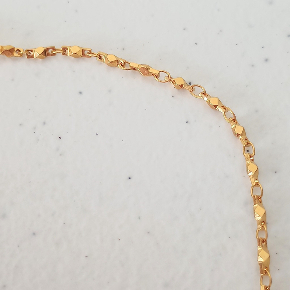 Vintage Avon Faceted Ruby Red Beaded And Gold Tone Necklace - Picture 4 of 6